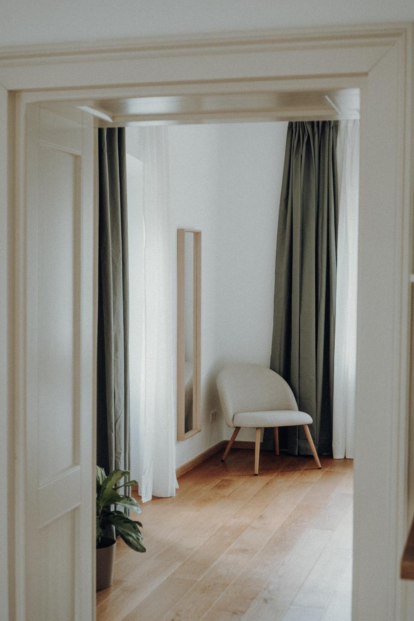 Weinstrassen Apartment Mit Zentrumsanbindung Neustadt an der Weinstrasse Luaran gambar